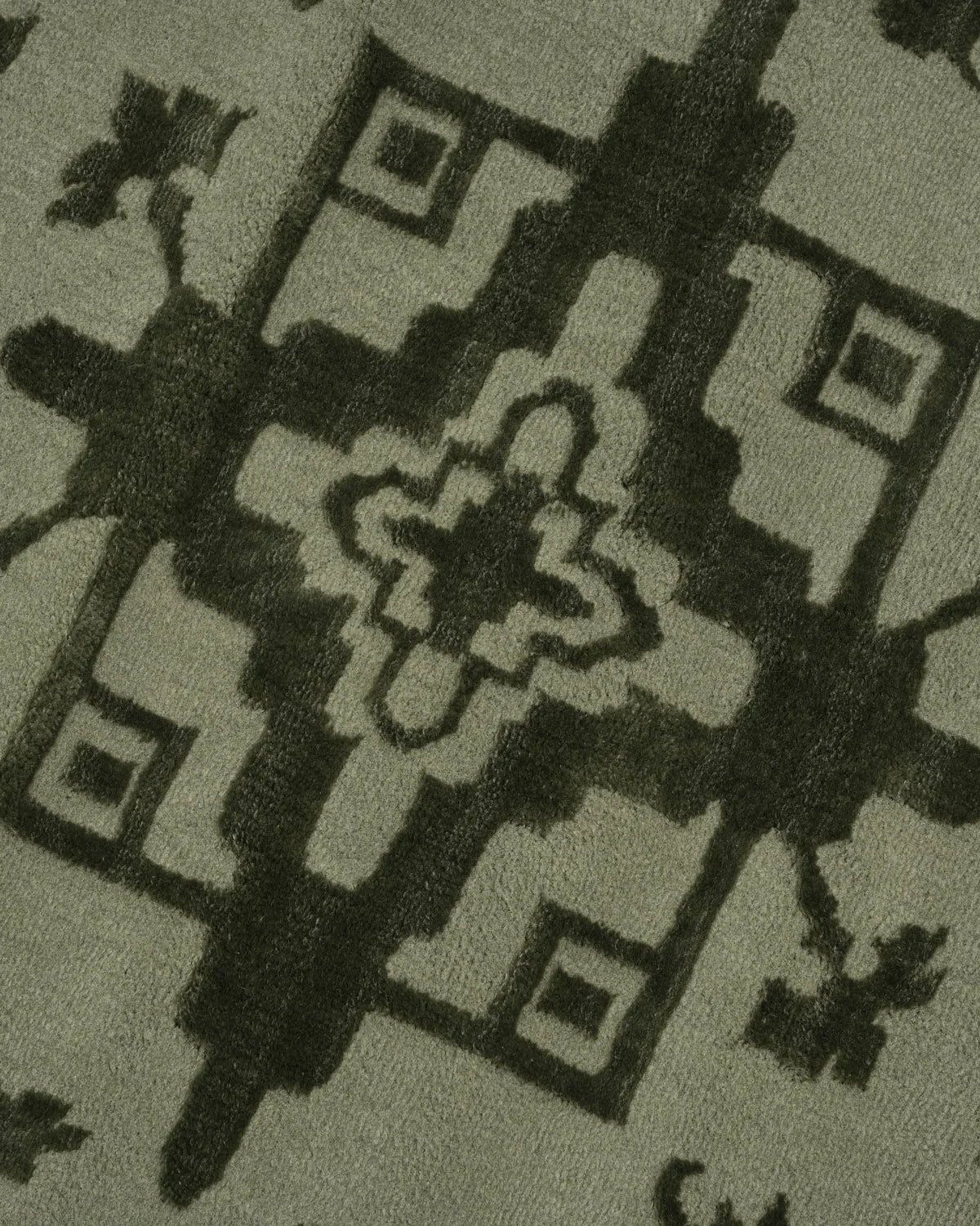 Aura Carpet | Green Traditional