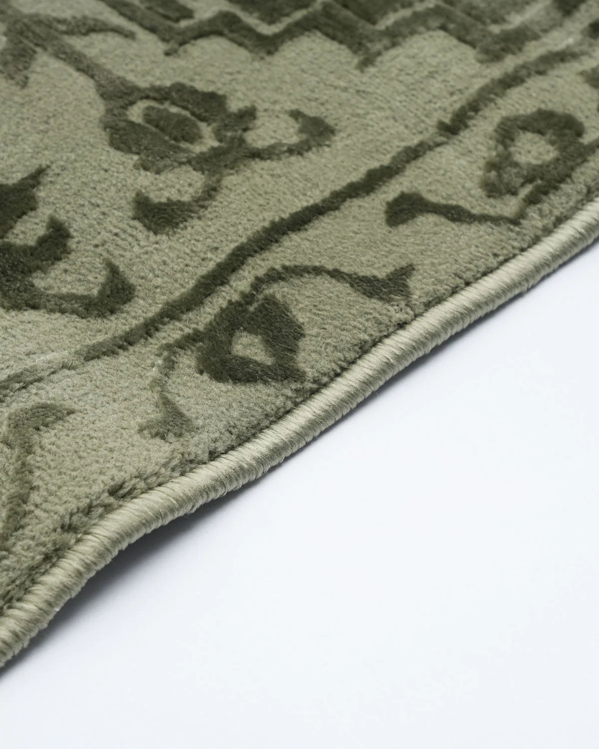 Aura Carpet | Green Traditional