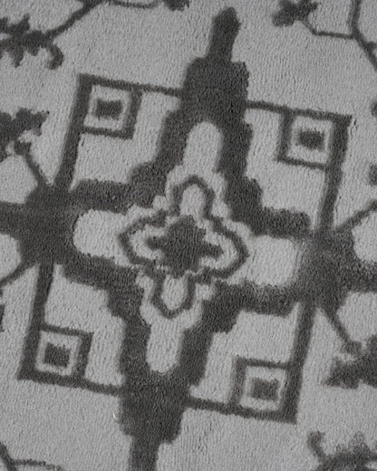 Aura Carpet | Grey Traditional