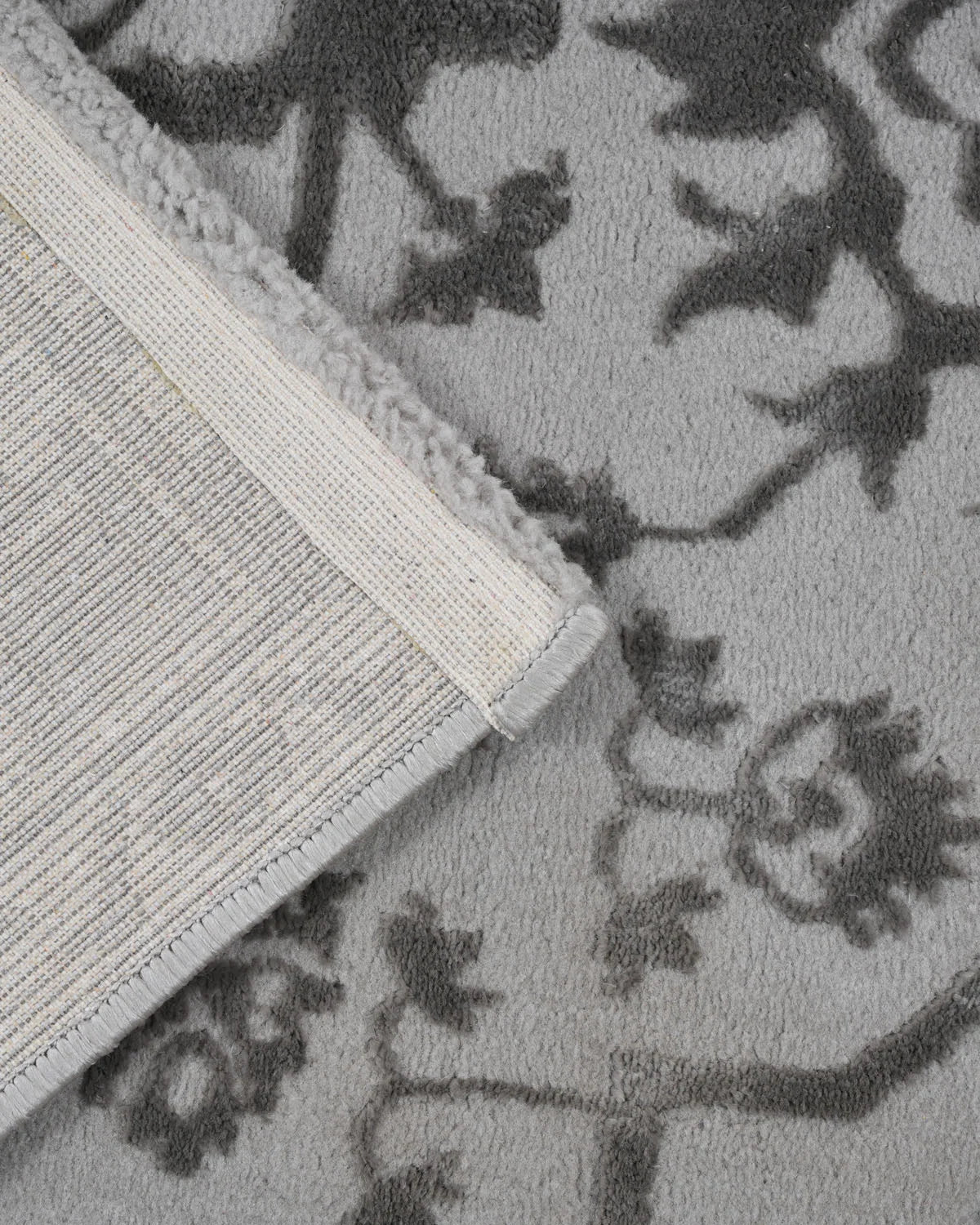 Aura Carpet | Grey Traditional