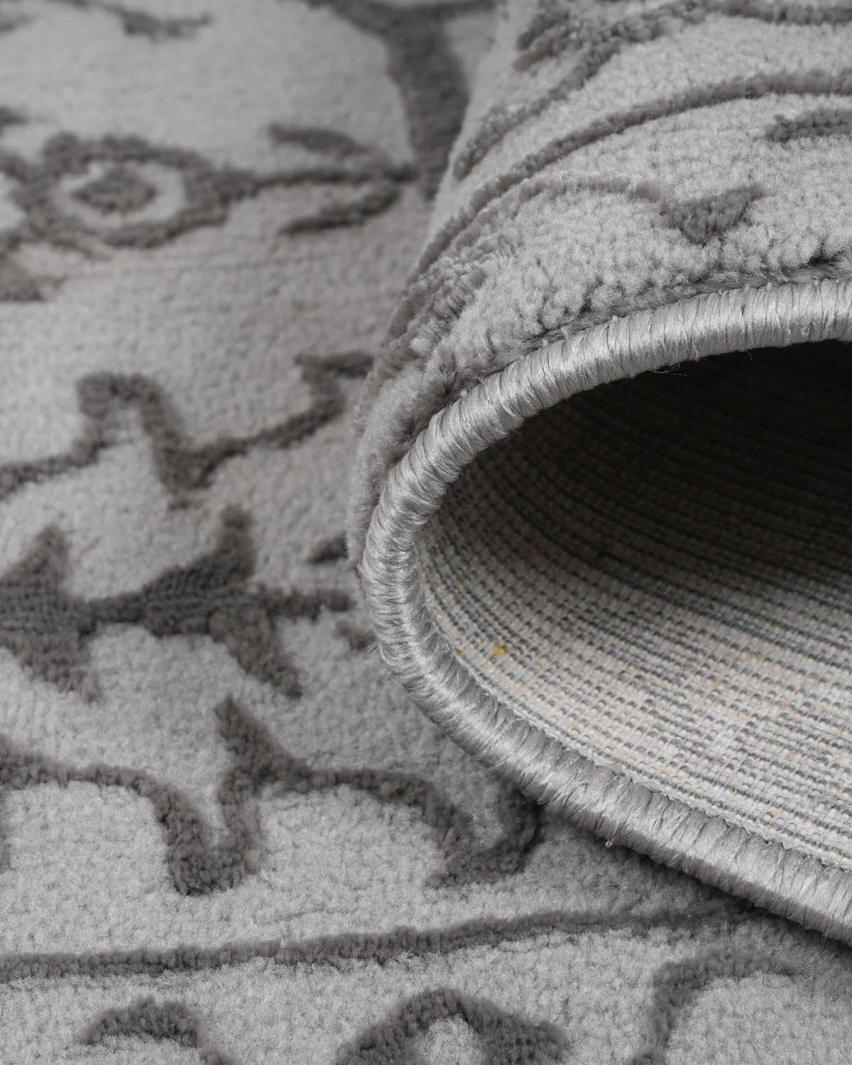 Aura Carpet | Grey Traditional