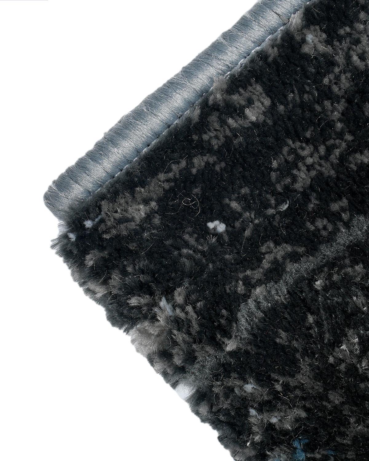 Diamond Carpets | Black Blocks